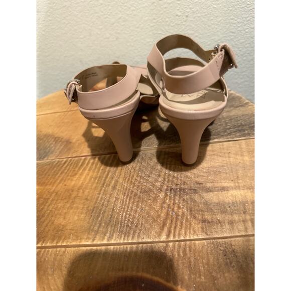 Naturalizer Heels - Picture 5 of 8